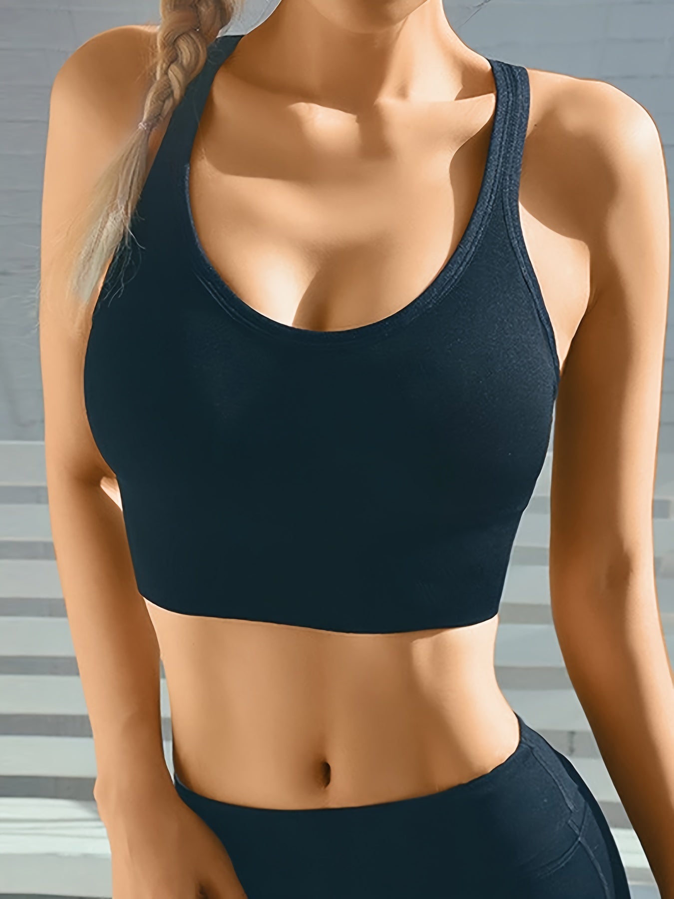 Women's Sports Bra – Seamless and Breathable – Medium Support – Racerback Design