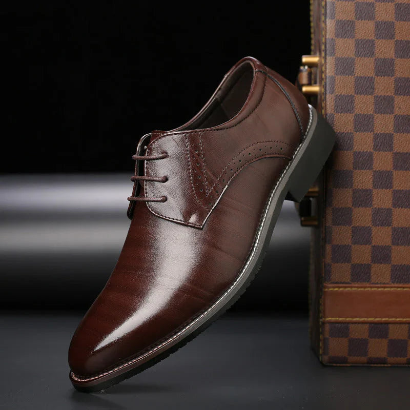 Men's Shoes – Dress Shoes in Leather – Classic Fit – Brogue Details – Lacing