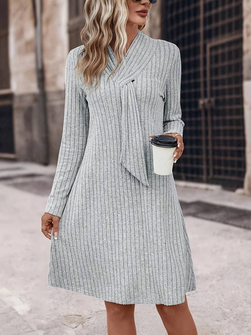 Dress in Ribbed Knit for Women – V-neck with Tie Detail – Long-sleeved – Comfortable Fit
