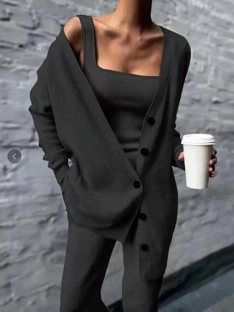 Women's Cardigan – Knitted Wool Blend – Relaxed Fit – Buttons and Pockets
