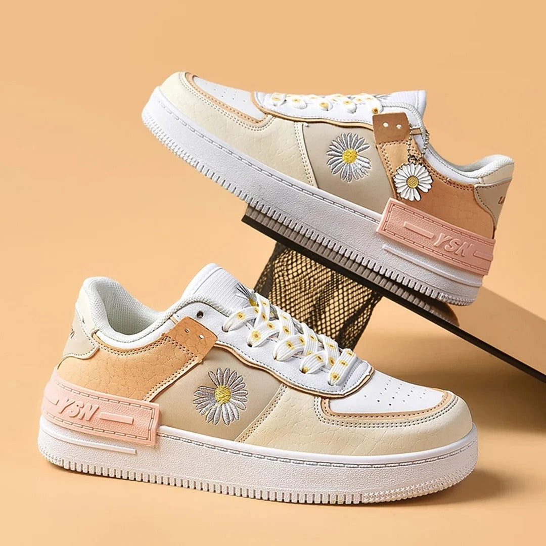 Women's sneakers – low top – breathable toe – comfort fit – leather look – lacing