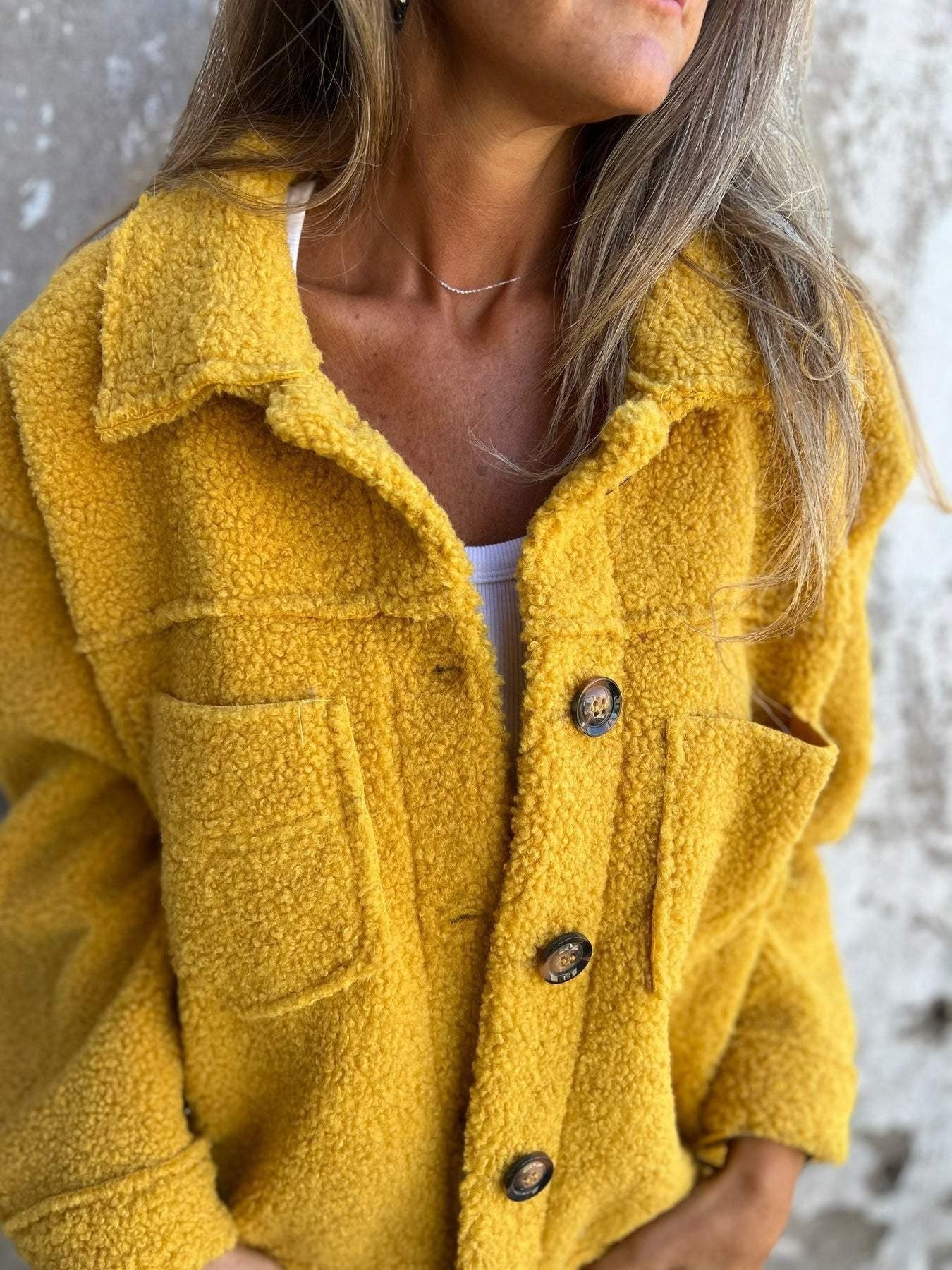 Women's Jacket in Shearling – Relaxed Fit – Wide Collar – Button Front – Casual Style