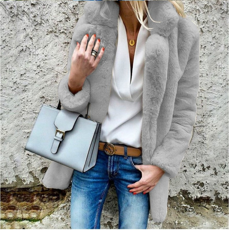 Women's Coat in Faux Fur – Oversized Fit – Fold-over Collar – Hip Length – Long Sleeves