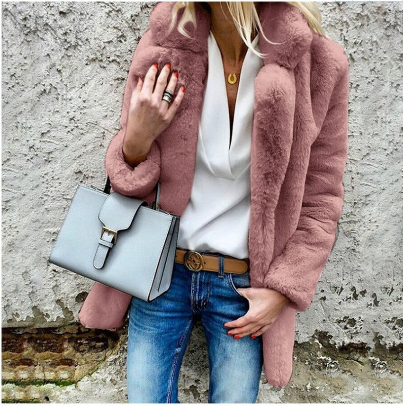 Women's Coat in Faux Fur – Oversized Fit – Fold-over Collar – Hip Length – Long Sleeves