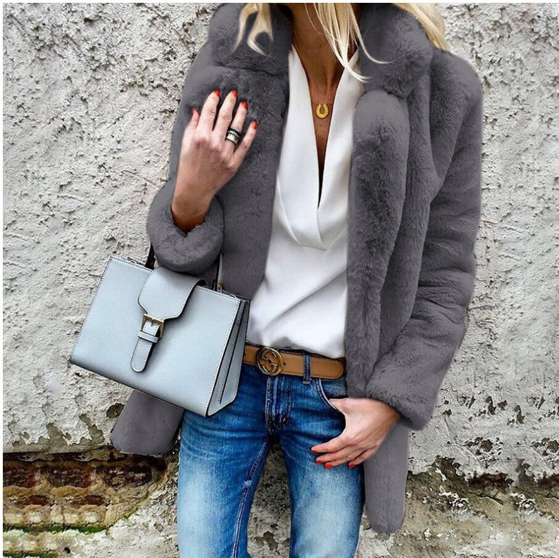 Women's Coat in Faux Fur – Oversized Fit – Fold-over Collar – Hip Length – Long Sleeves