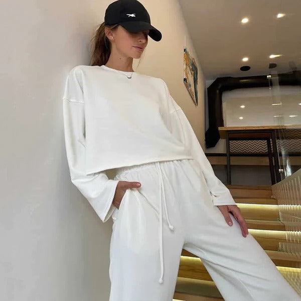 Women's Training Set – Relaxed Fit – Long-Sleeved Top – Elastic Waist Pants