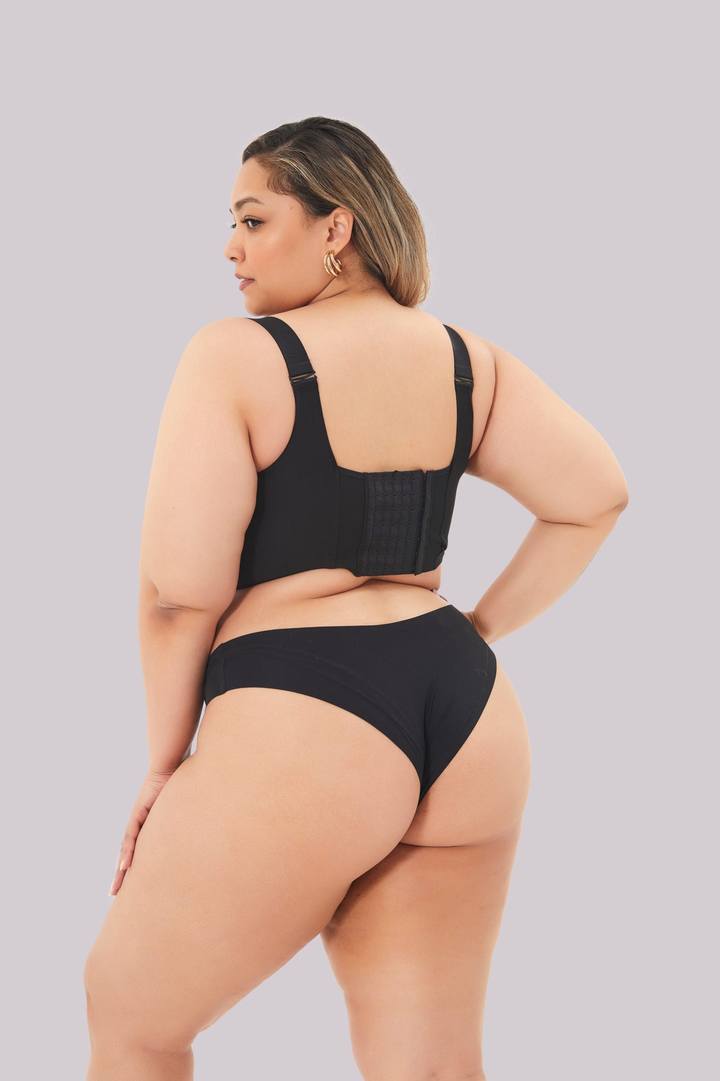 Women's Shaping Bra – Sculpting Fit – Seamless Comfort – Adjustable Straps