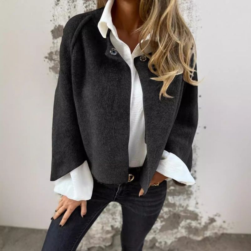 Dame Ulljakke – Oversized Passform – Myk og Varm – Knapplukking – Rund Hals
