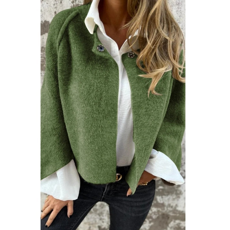 Dame Ulljakke – Oversized Passform – Myk og Varm – Knapplukking – Rund Hals
