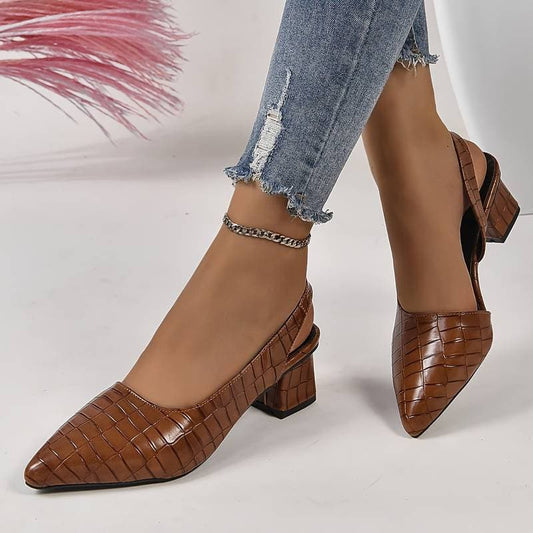 Damesko Slingback Hæler – Spiss Tå – Krokodillepreget Skinn – Blokkhæl Eleganse