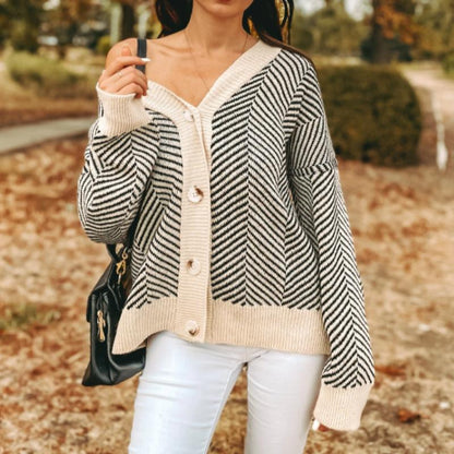 Dame Cardigan – Strikket Herringbone Mønster – V-hals – Knappelukking – Løs Passform