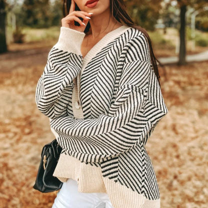 Dame Cardigan – Strikket Herringbone Mønster – V-hals – Knappelukking – Løs Passform
