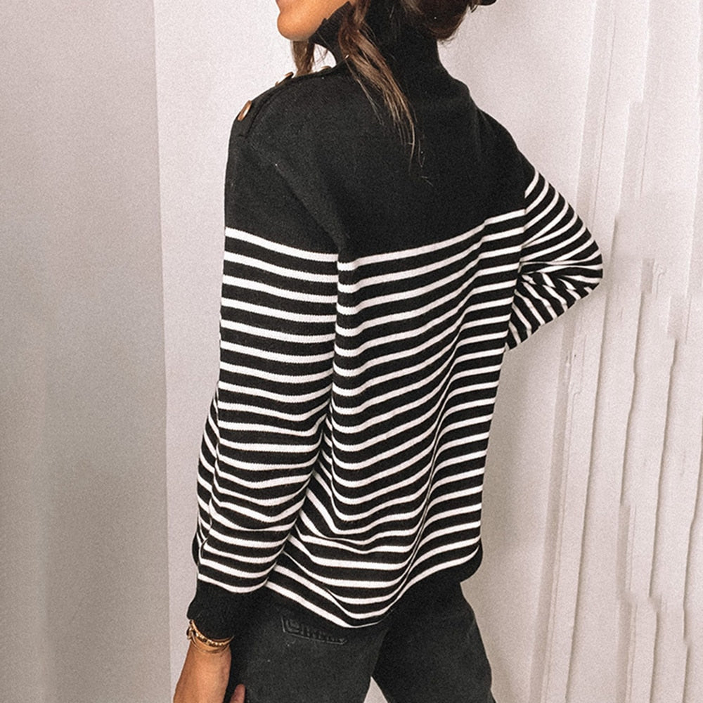Dame Strikkegenser – Høy Hals – Lange Ermer – Stripemønster – KnappeDetalj