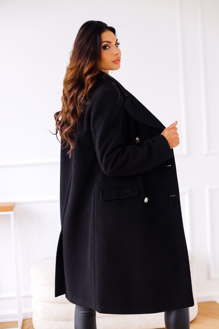 Women's Coat - Double-Breasted Wool Blend - Tailored Fit - Knee-Length with Side Pockets