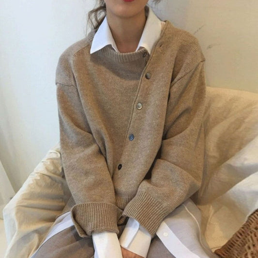 Klara - Soft women's cardigan with diagonal button