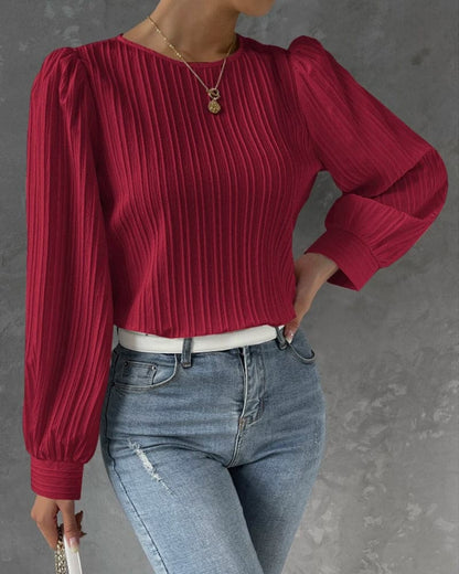 Bluse for dame - Ribbestrikket - Puffermer - Rund hals - Figurnær passform