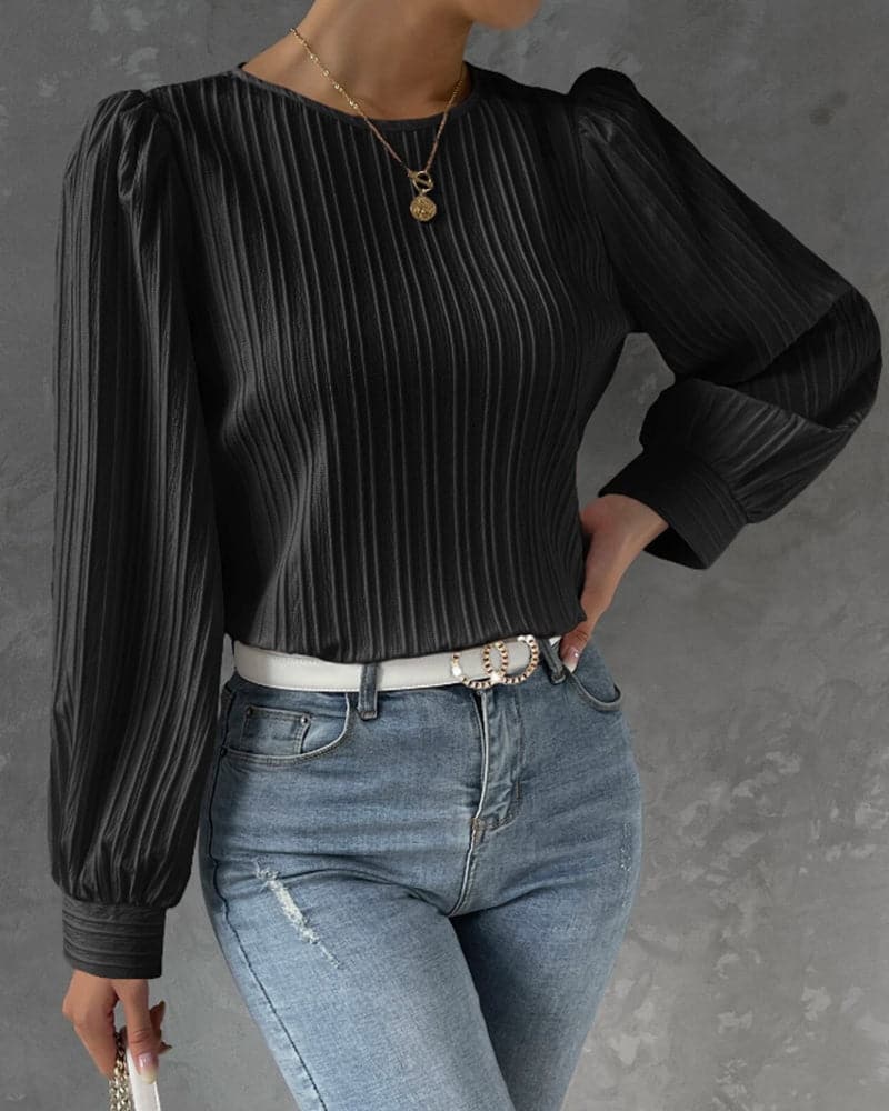 Bluse for dame - Ribbestrikket - Puffermer - Rund hals - Figurnær passform