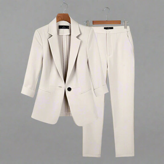 Dame Blazer og Bukse – Skreddersydd Passform – Elegant Enkel-Knapps Blazer – Slim Dressbukse