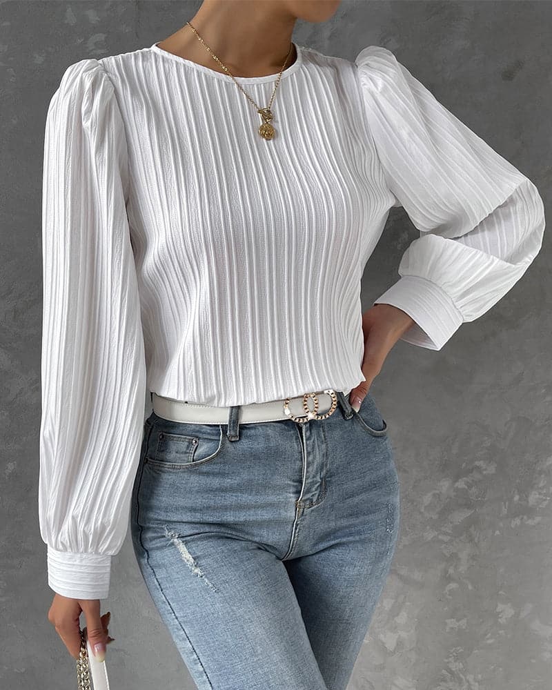 Bluse for dame - Ribbestrikket - Puffermer - Rund hals - Figurnær passform