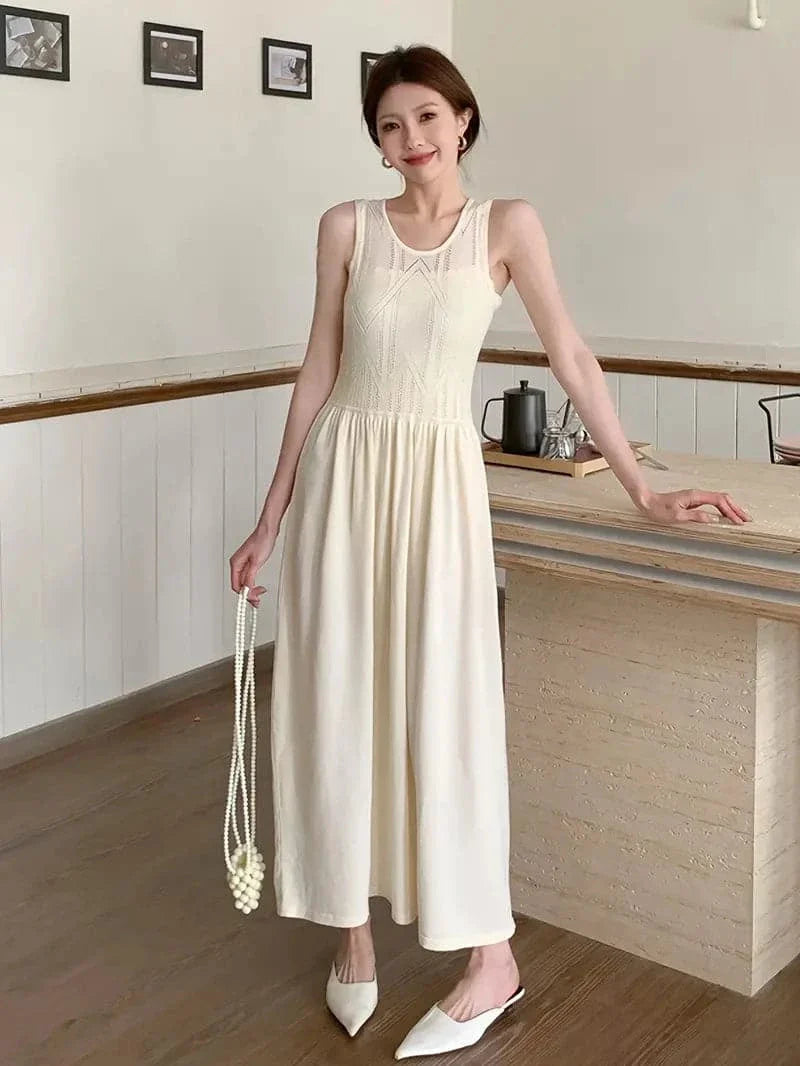 Women's Maxi Dress - Sleeveless - Round Neck - Light and Flowing Fit - Elegant Casual