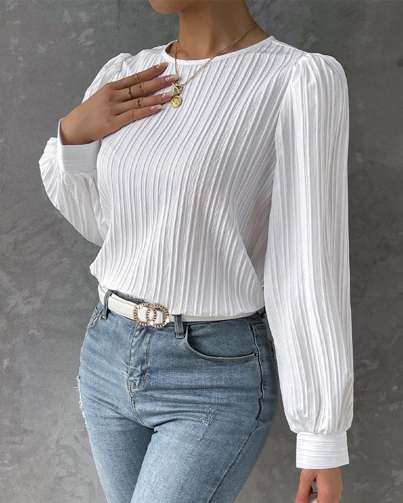 Bluse for dame - Ribbestrikket - Puffermer - Rund hals - Figurnær passform
