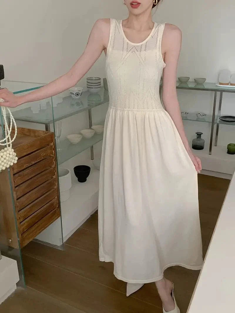 Women's Maxi Dress - Sleeveless - Round Neck - Light and Flowing Fit - Elegant Casual