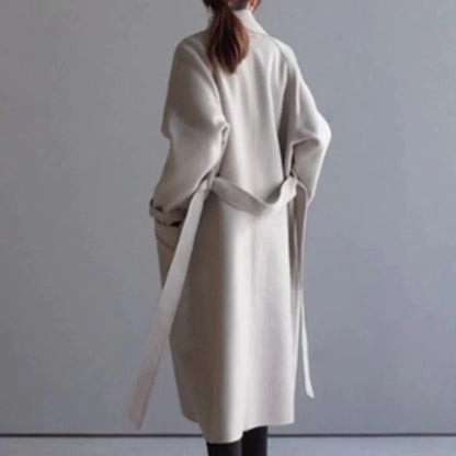 Dame Lang Ullkåpe – Klassisk Passform – Dobbeltspent med Belte – Elegant Design