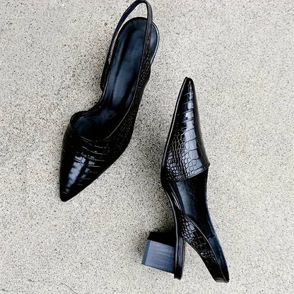 Damesko Slingback Hæler – Spiss Tå – Krokodillepreget Skinn – Blokkhæl Eleganse
