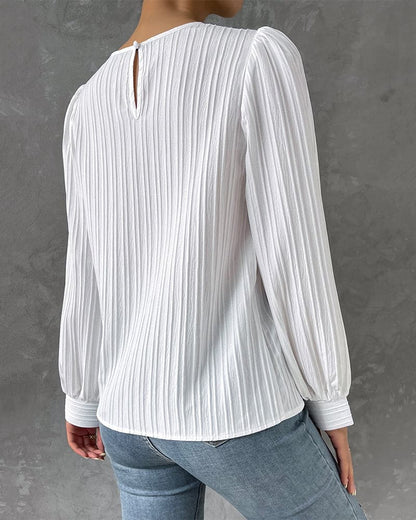 Bluse for dame - Ribbestrikket - Puffermer - Rund hals - Figurnær passform