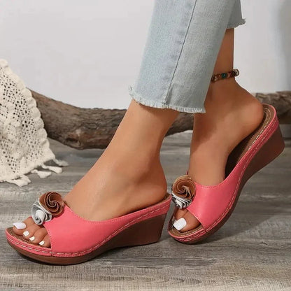 Dame Kilesandaler – Åpen Tå – Blomsterdetaljer – Slip-On – Komfortabel og Stilren