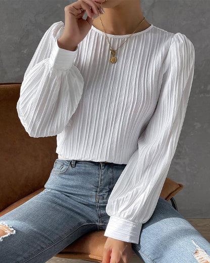 Bluse for dame - Ribbestrikket - Puffermer - Rund hals - Figurnær passform