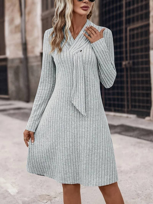 Dress in Ribbed Knit for Women – V-neck with Tie Detail – Long-sleeved – Comfortable Fit