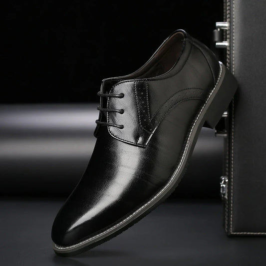 Men's Shoes – Dress Shoes in Leather – Classic Fit – Brogue Details – Lacing