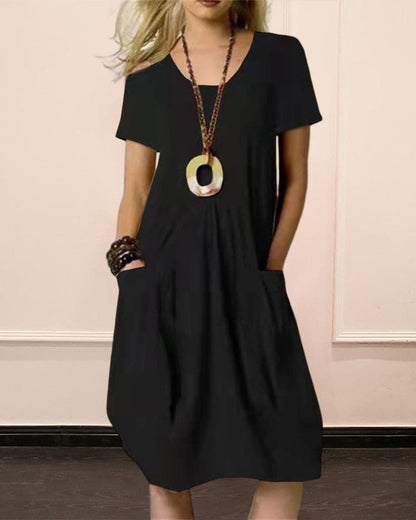 Women's Dress - Loose Fit - Round Neck - Knee-Length - Short-Sleeved with Pockets