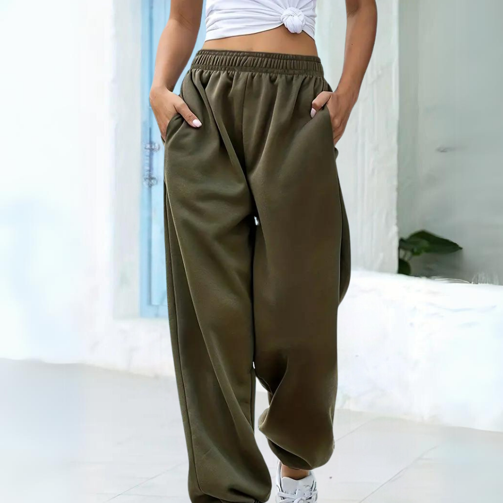 Women's Sweatpants – Relaxed Fit – Soft Knit – Elastic Waist – Pockets
