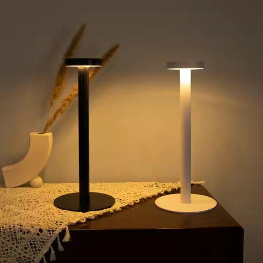 Minimalist Aluminum LED Table Lamp With Cylindrical Stand