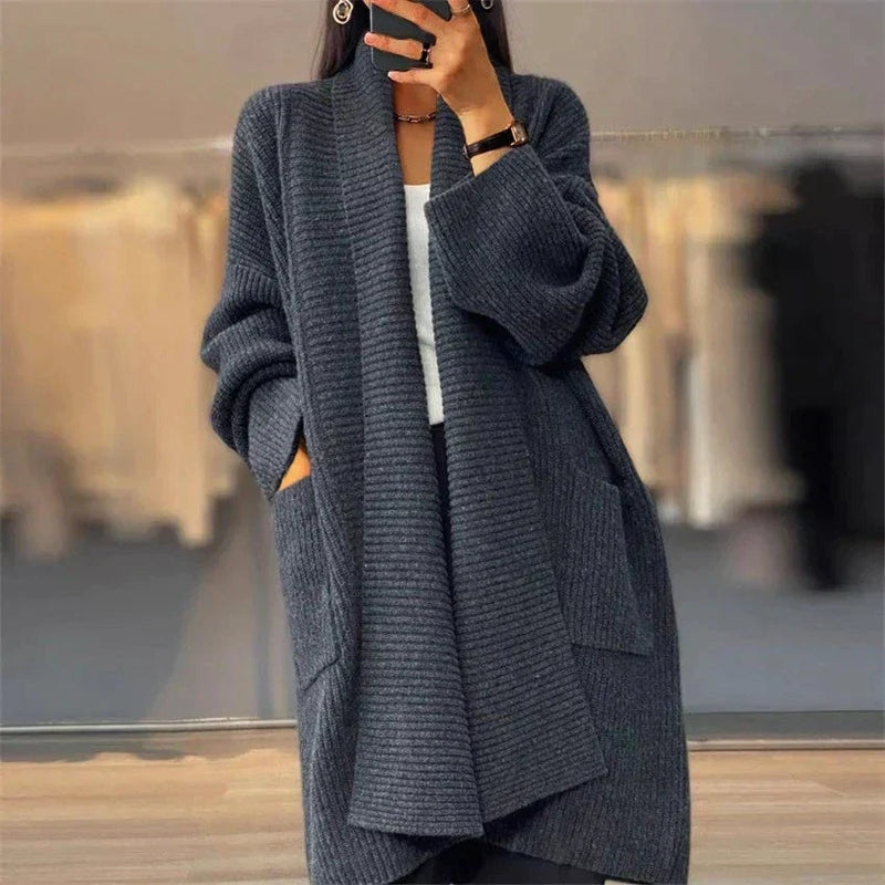 Dame Lang Strikket Cardigan - Åpen Front - Oversized Passform - Med Sidelommer