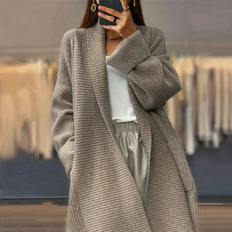 Dame Lang Strikket Cardigan - Åpen Front - Oversized Passform - Med Sidelommer