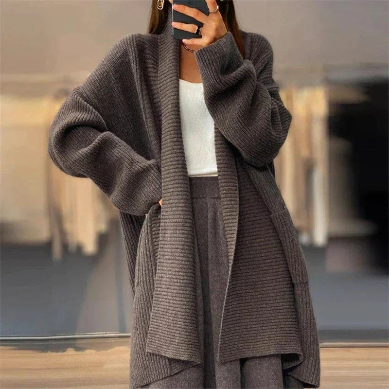 Dame Lang Strikket Cardigan - Åpen Front - Oversized Passform - Med Sidelommer