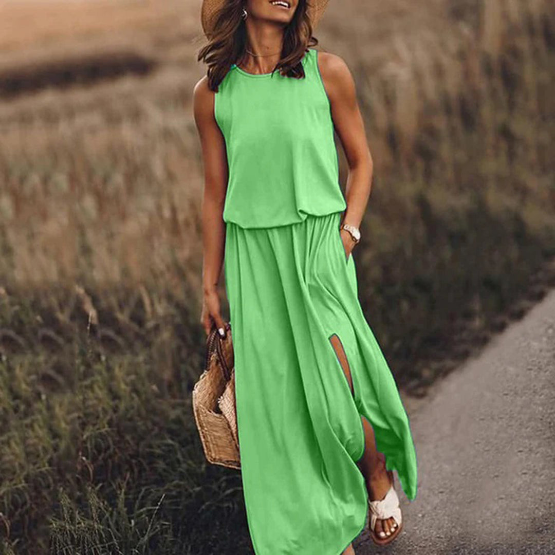 Women's Maxi Dress - Sleeveless - Relaxed Fit - Round Neck - With Pockets and Slit