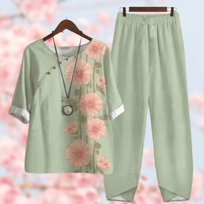 Women's Two-Piece Outfit – Relaxed Fit – Breathable Material – Floral Top – Elastic Waist Pants