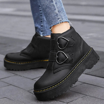 Women's Ankle Boots – Chunky Sole – Structured Fit – Heart-Shaped Buckle