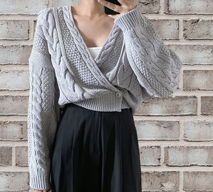 Women's Cardigan – Relaxed Fit – Wool Blend – Crop Length – Cable Knit – Buttons