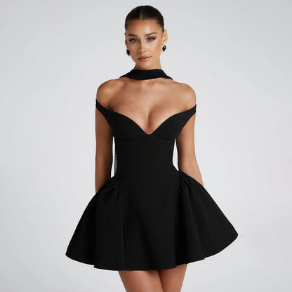 Kjole for dame – Slim passform – Dyp V-utringning – Off shoulder – Åpen rygg – A-linje – Minilengde – Glatt satengfinish