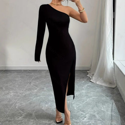 Kjole til dame – Bodycon passform – Én skulder – Langermet – Asymmetrisk splitt