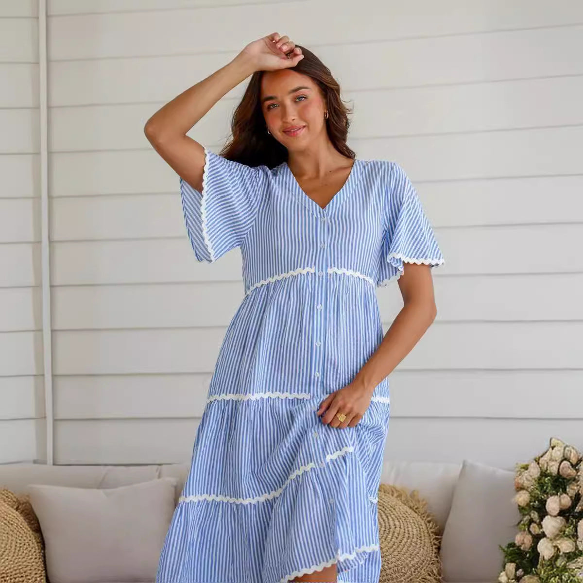 Dress woman – V-neck – Loose fit – Lace and buttons – Midi with short sleeves