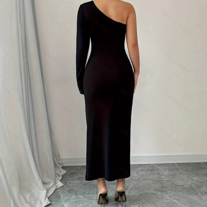 Kjole til dame – Bodycon passform – Én skulder – Langermet – Asymmetrisk splitt