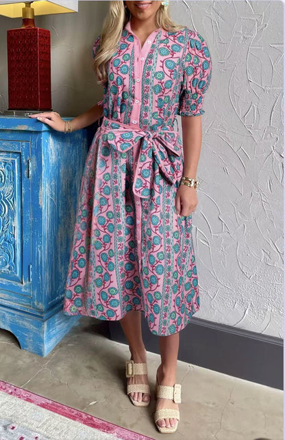 Kjole dame midi – blomsterprint – belte i midjen – pufferm – knappelukking