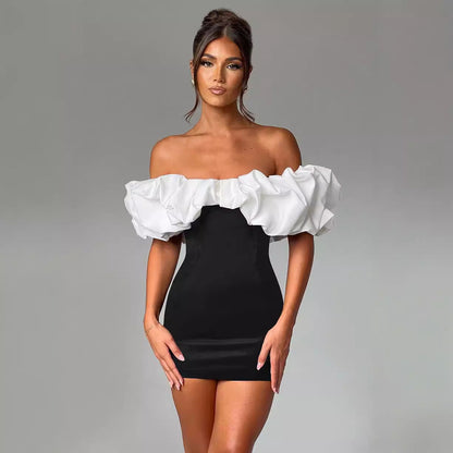 Kjole for dame – Minikjole – Tettsittende passform – Off-shoulder med volangdetaljer