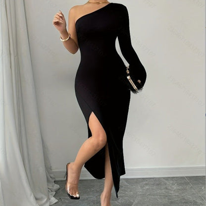 Kjole til dame – Bodycon passform – Én skulder – Langermet – Asymmetrisk splitt